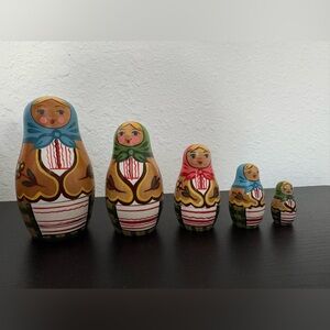 .Russian 5 Dolls Nesting Dolls Matryoshka Lacquer Hand Painted .
